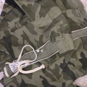 COPY - Camo Sweatshirt
